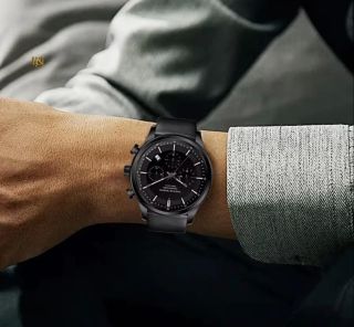 Objevte dokonalou kombinaci elegance a moderního stylu s těmito úchvatnými hodinkami. 🖤 Jejich minimalistický černý design...